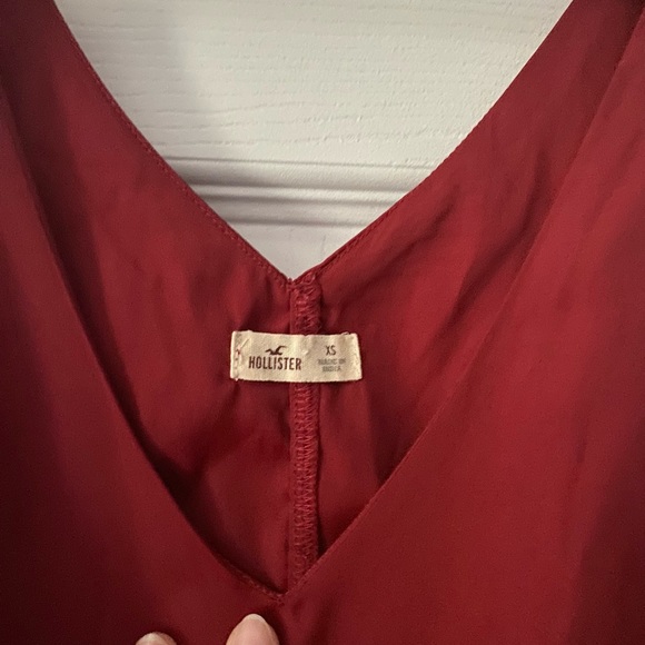 Red sleeveless blouse - Picture 2 of 3